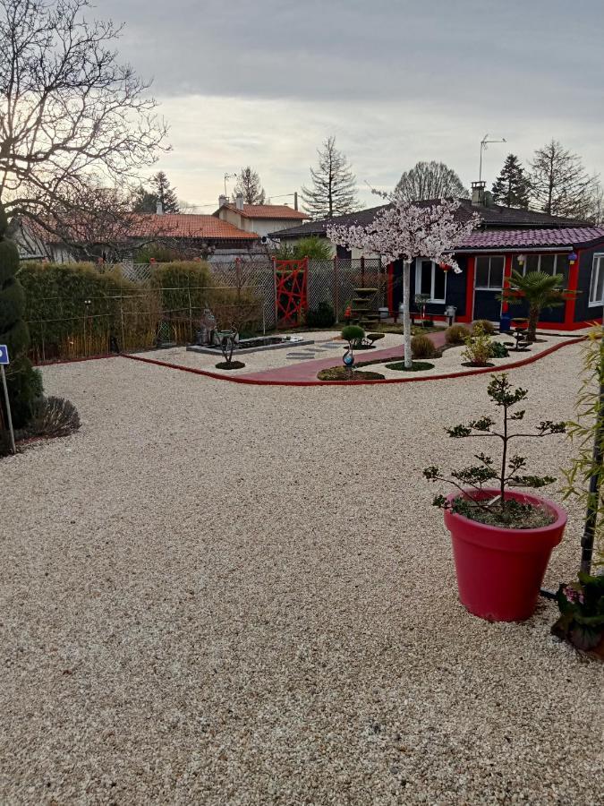 Une Pause Quelque Part Au Jardin Des Erables Et Des Niwakis Saint-Medard-de-Guizieres Εξωτερικό φωτογραφία