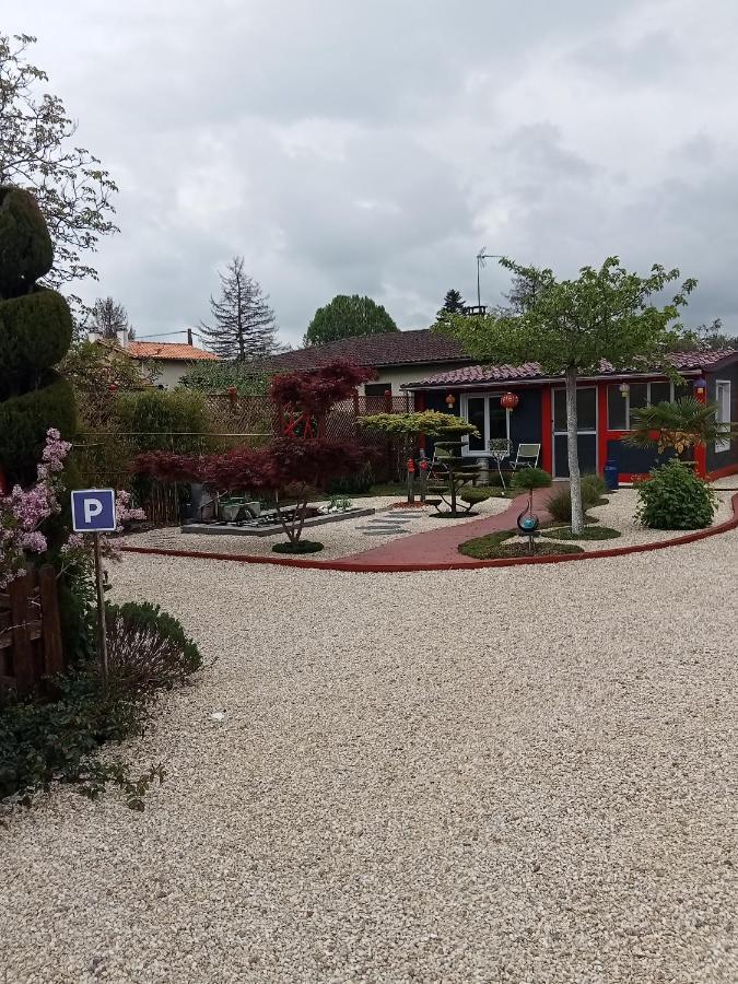 Une Pause Quelque Part Au Jardin Des Erables Et Des Niwakis Saint-Medard-de-Guizieres Εξωτερικό φωτογραφία