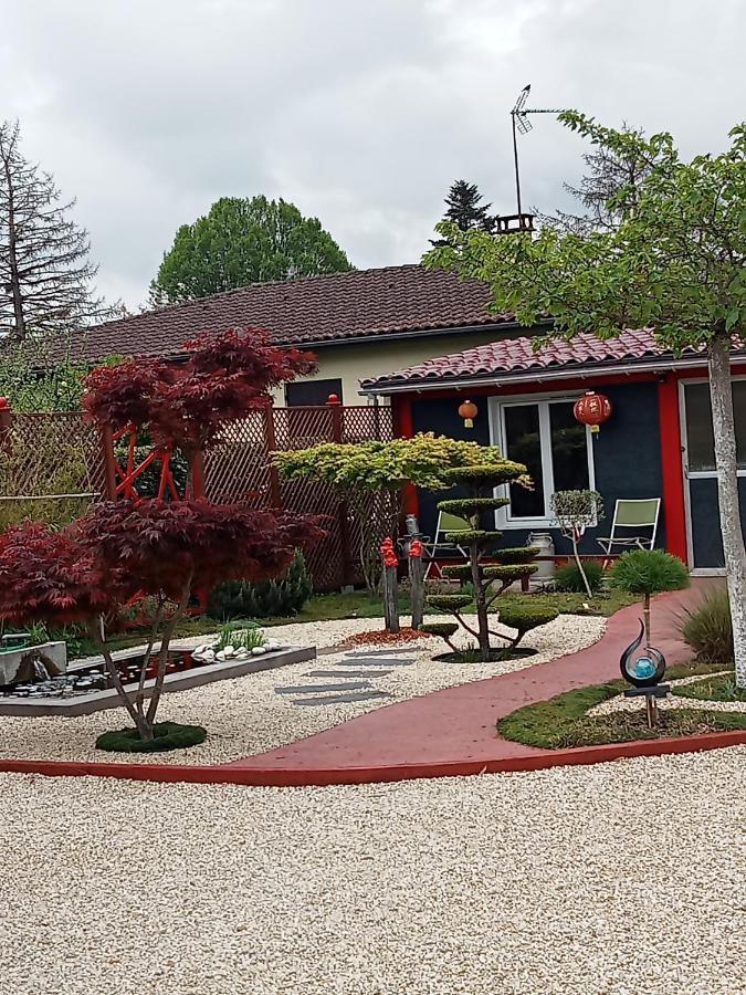 Une Pause Quelque Part Au Jardin Des Erables Et Des Niwakis Saint-Medard-de-Guizieres Εξωτερικό φωτογραφία