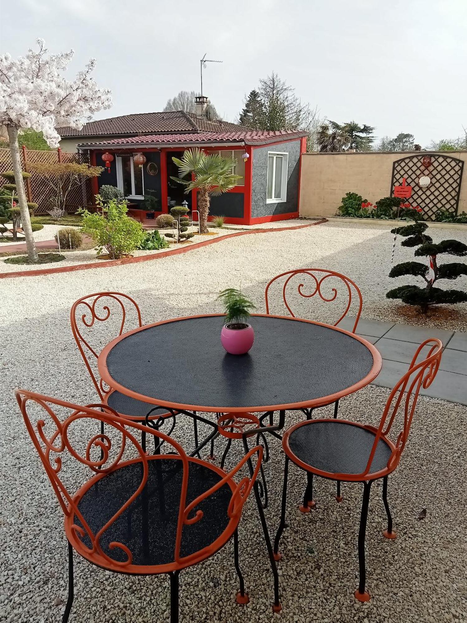 Une Pause Quelque Part Au Jardin Des Erables Et Des Niwakis Saint-Medard-de-Guizieres Εξωτερικό φωτογραφία