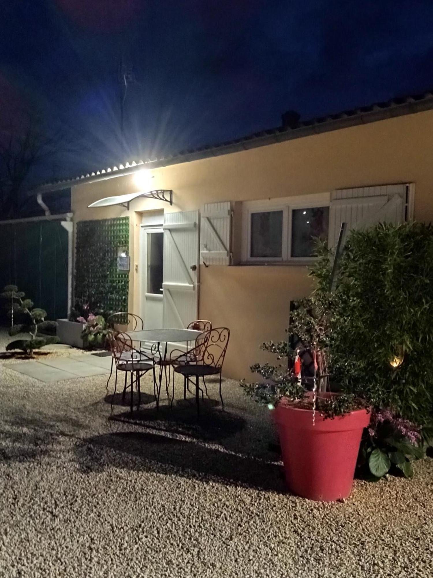 Une Pause Quelque Part Au Jardin Des Erables Et Des Niwakis Saint-Medard-de-Guizieres Εξωτερικό φωτογραφία