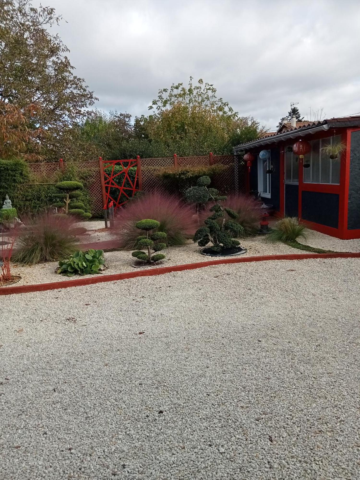 Une Pause Quelque Part Au Jardin Des Erables Et Des Niwakis Saint-Medard-de-Guizieres Εξωτερικό φωτογραφία